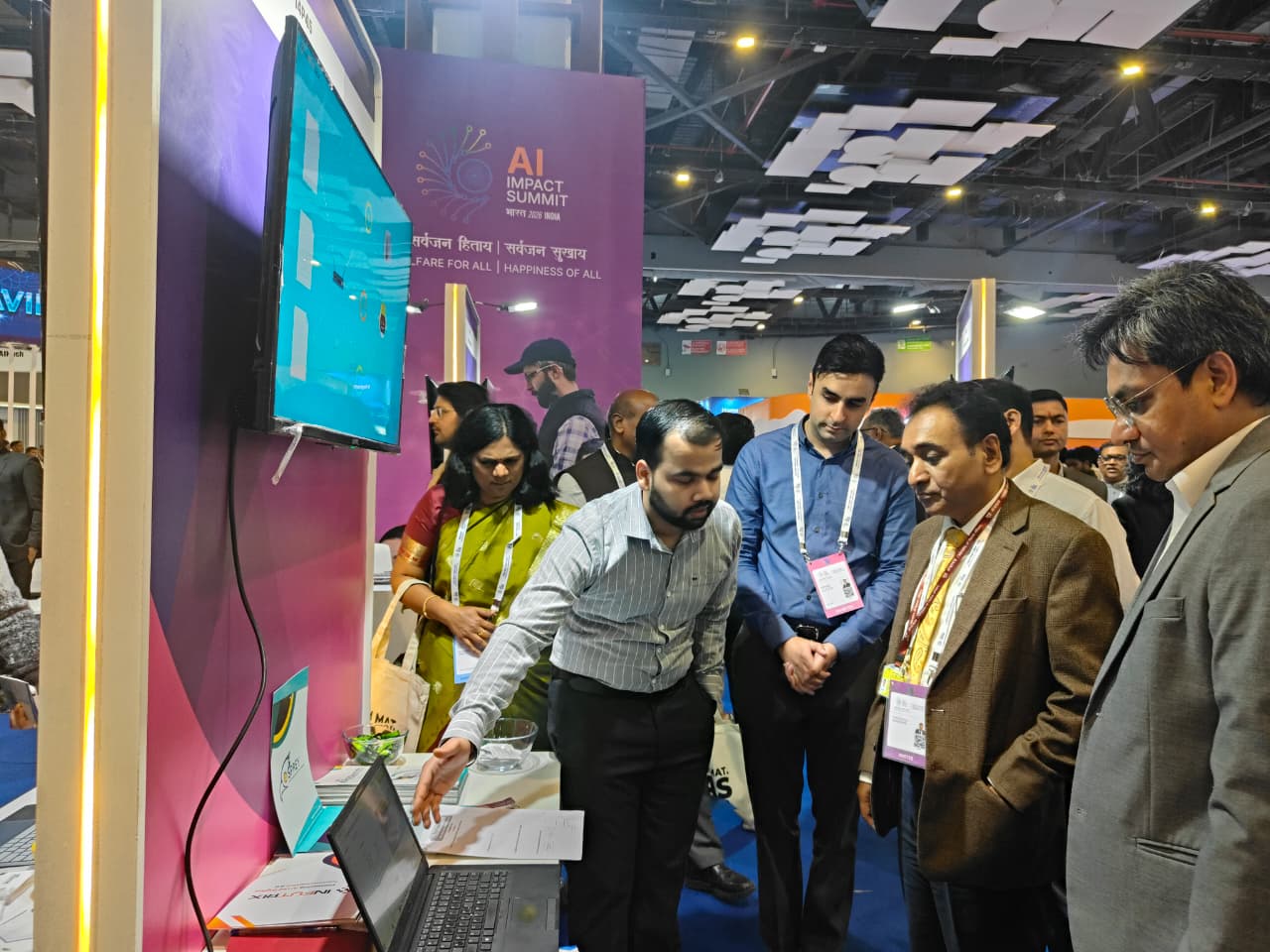 Visitors watching a GradeSmith evaluation at the Infutrix pavilion
